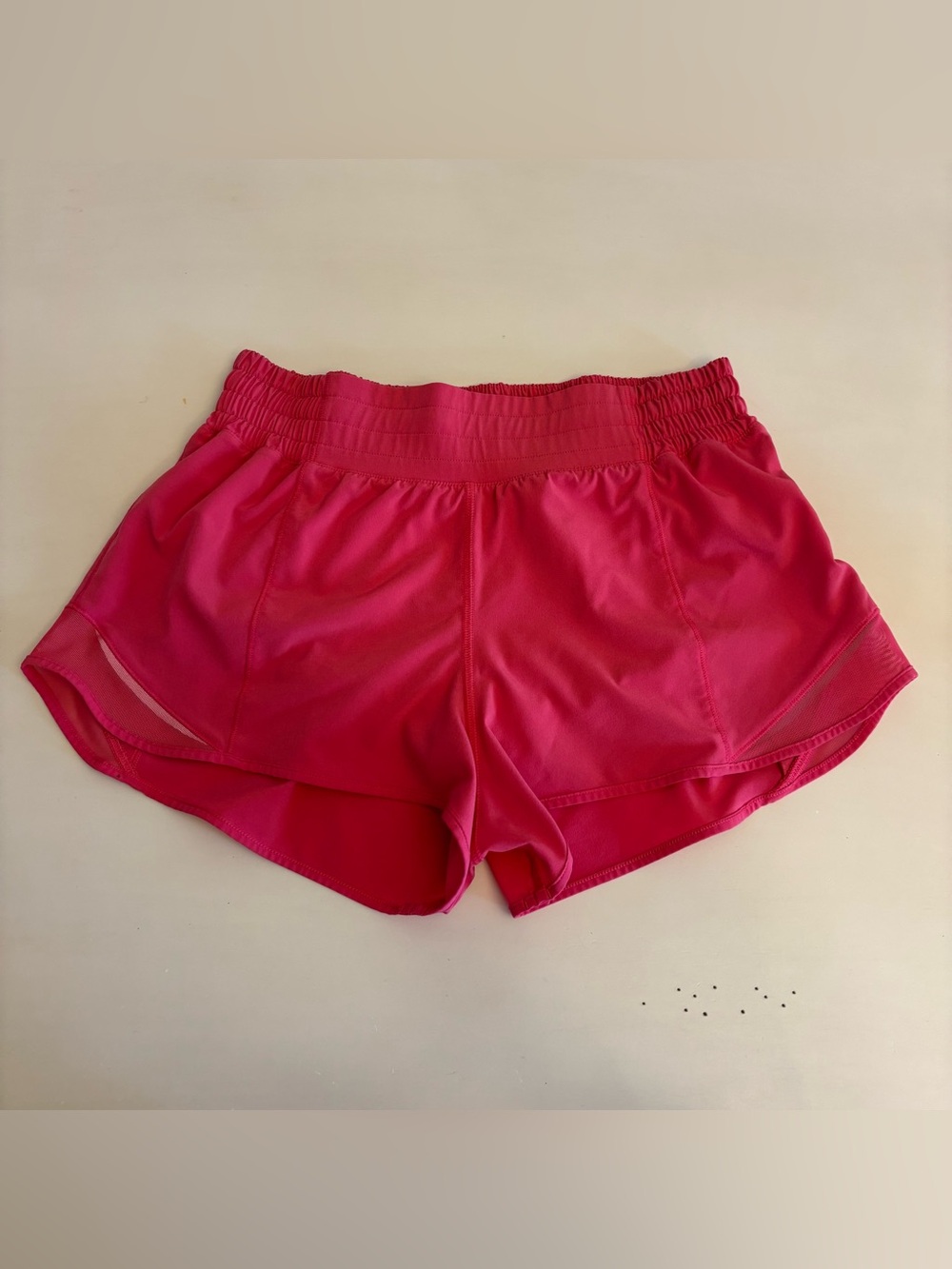 Lululemon Hotty Hot Low-Rise Lined Short 2.5 Hot Pink Size 6